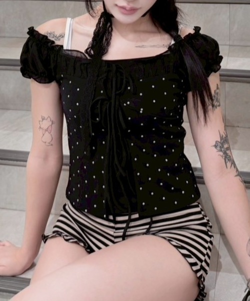 Never mind the XU / Chikashitsu+(ネバーマインド ザ エックスユー / チカシツプラス)の「【nmtc+】Dot Lace Ribbon Blouse / 【エヌエムティーシープラス】ドットレースフリルリボンブラウス(シャツ/ブラウス・レディース・ブラック/アイボリー・ONE SIZE)」の1枚目の写真