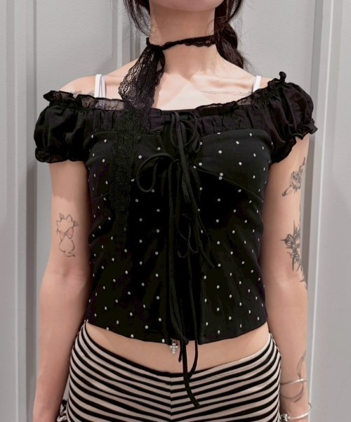 Never mind the XU / Chikashitsu+(ネバーマインド ザ エックスユー / チカシツプラス)の「【nmtc+】Dot Lace Ribbon Blouse / 【エヌエムティーシープラス】ドットレースフリルリボンブラウス(シャツ/ブラウス・レディース・ブラック/アイボリー・ONE SIZE)」の5枚目の写真