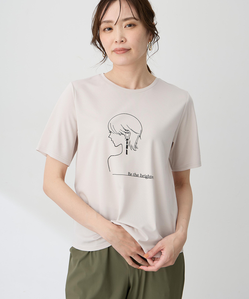 A/C DESIGN BY ALPHA CUBIC(エーシーデザインバイアルファキュービック)の「モチーフプリントTシャツ【ひやツヤ・UVカット・接触冷感・大きいサイズあり】(Tシャツ/カットソー・レディース・ライトグレー/ブラウン・M/L/LL/3L)」の1枚目の写真