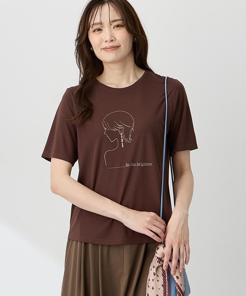 A/C DESIGN BY ALPHA CUBIC(エーシーデザインバイアルファキュービック)の「モチーフプリントTシャツ【ひやツヤ・UVカット・接触冷感・大きいサイズあり】(Tシャツ/カットソー・レディース・ライトグレー/ブラウン・M/L/LL/3L)」の2枚目の写真