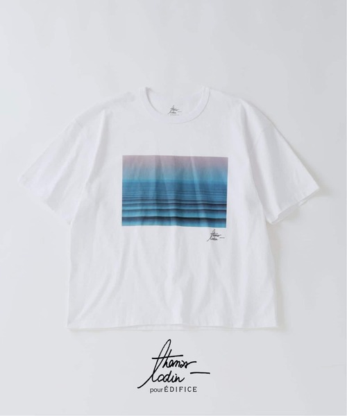 EDIFICE(エディフィス)の「《追加》THOMAS LODIN(トーマス ロディン) 別注 フォト プリント Tシャツ(Tシャツ/カットソー・メンズ・オレンジ/ブルー/ブラック系その他/ブラック/ベージュ・LARGE/MEDIUM)」の4枚目の写真