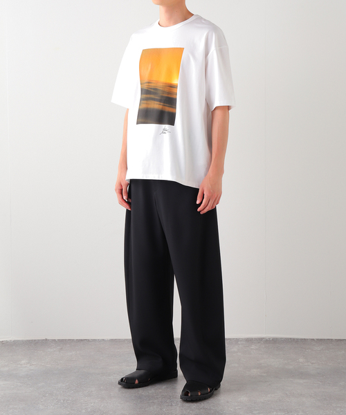 EDIFICE(エディフィス)の「《追加》THOMAS LODIN(トーマス ロディン) 別注 フォト プリント Tシャツ(Tシャツ/カットソー・メンズ・オレンジ/ブルー/ブラック系その他/ブラック/ベージュ・LARGE/MEDIUM)」の7枚目の写真