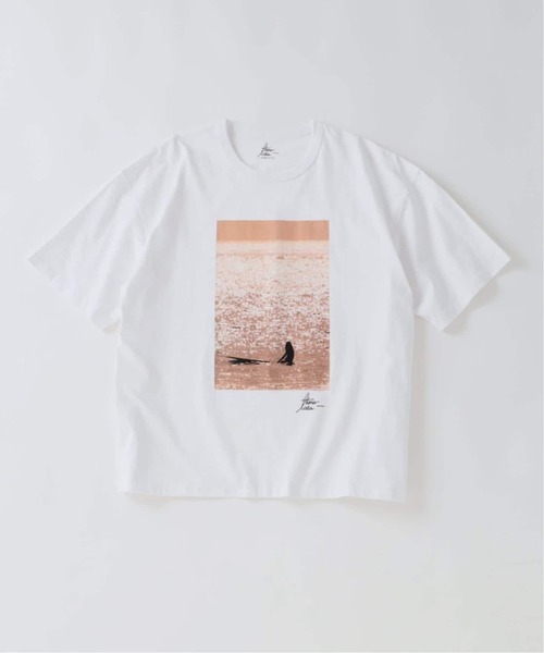EDIFICE(エディフィス)の「《追加》THOMAS LODIN(トーマス ロディン) 別注 フォト プリント Tシャツ(Tシャツ/カットソー・メンズ・オレンジ/ブルー/ブラック系その他/ブラック/ベージュ・LARGE/MEDIUM)」の4枚目の写真