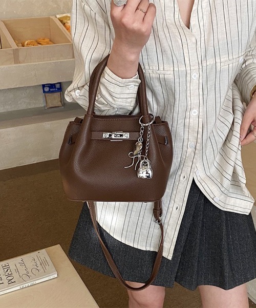 ONEP STAR(ワンピスター)の「2wayベルトデザインミニハンドバッグ(ハンドバッグ・レディース・ブラック/ダークブラウン/オフホワイト/カーキ/ピンク・FREE)」の3枚目の写真