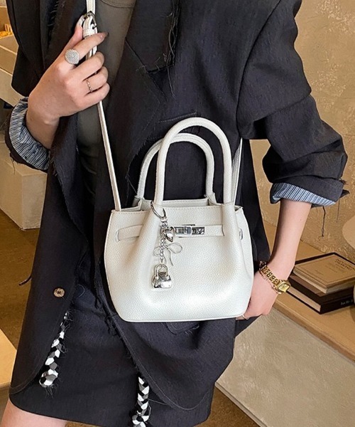 ONEP STAR(ワンピスター)の「2wayベルトデザインミニハンドバッグ(ハンドバッグ・レディース・ブラック/ダークブラウン/オフホワイト/カーキ/ピンク・FREE)」の6枚目の写真
