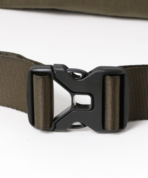 C.P. COMPANY(シーピーカンパニー)の「C.P. Company / Nylon B Lens Zipped Waist Bag(ボディバッグ/ウエストポーチ・メンズ・グリーン・ONE SIZE)」の4枚目の写真