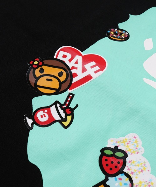 A BATHING APE(アベイシングエイプ)の「STICKERS ON APE HEAD TEE(Tシャツ/カットソー・レディース・ブラック/ホワイト・MEDIUM/SMALL/X-SMALL/XX-SMALL)」の4枚目の写真