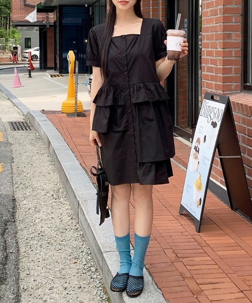 AMAJI(アマジ)の「クルーネック アシンメトリー シャツワンピース(シャツワンピース・レディース・ホワイト/ブラック・FREE)」の2枚目の写真