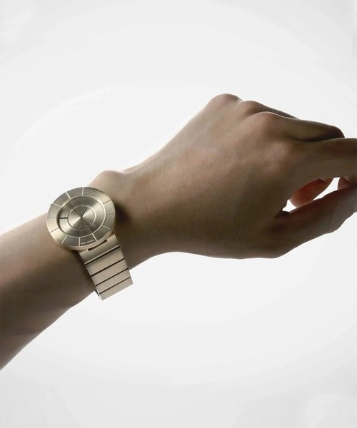 ISSEY MIYAKE(イッセイミヤケ)の「【ISSEY MIYAKE WATCH/イッセイミヤケウォッチ】TO Designed by Tokujin Yoshioka / NY0N005(アナログ腕時計・メンズ・ゴールド・FREE)」の2枚目の写真