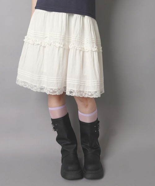 SPINNS（スピンズ）の「ティアードミディアムスカート2/韓国ガーリー（スカート・レディース・ホワイト・ONESIZE）」の2枚目の写真