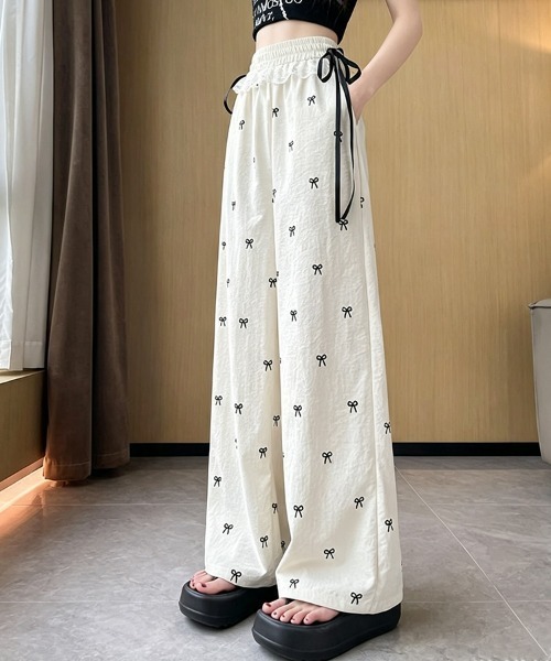 SEU(エスイーユー)の「上品見え! ワイドイージーパンツ ウエストレース リボン総柄イージーパンツ レディース韓国風(その他パンツ・レディース・ブラック/アイボリー・フリー)」の4枚目の写真