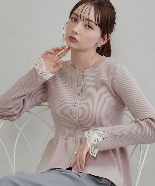 couture brooch(クチュールブローチ)の「【上品見えの袖レース】ペプラム カーディガン(カーディガン/ボレロ・レディース・ピンク系/アイボリー/ブラウン系その他/ワインレッド・36/42/38/40)」の4枚目の写真