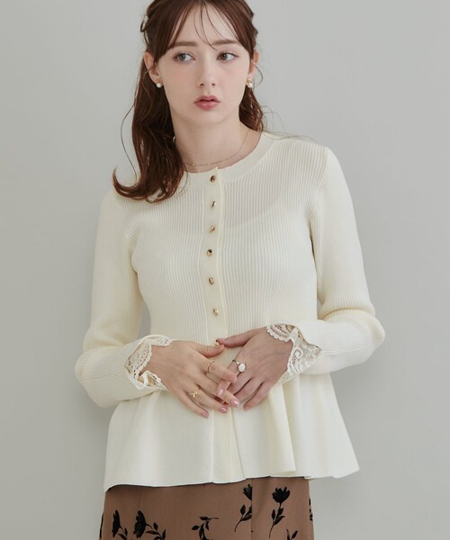 couture brooch(クチュールブローチ)の「【上品見えの袖レース】ペプラム カーディガン(カーディガン/ボレロ・レディース・ピンク系/アイボリー/ブラウン系その他/ワインレッド・36/42/38/40)」の8枚目の写真