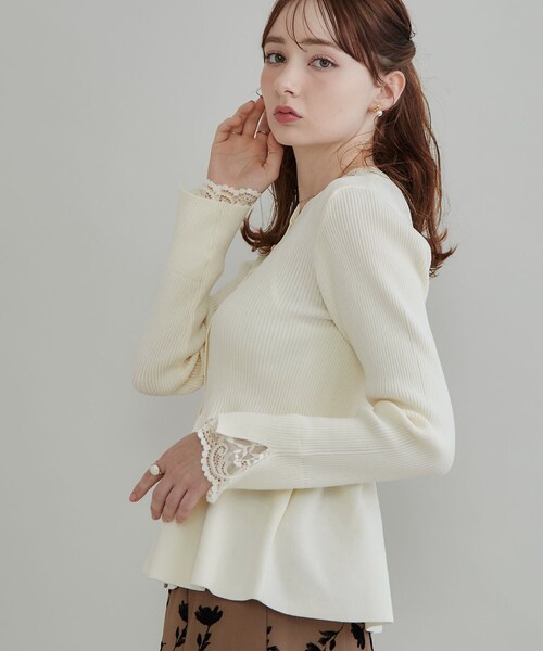 couture brooch(クチュールブローチ)の「【上品見えの袖レース】ペプラム カーディガン(カーディガン/ボレロ・レディース・ピンク系/アイボリー/ブラウン系その他/ワインレッド・36/42/38/40)」の9枚目の写真