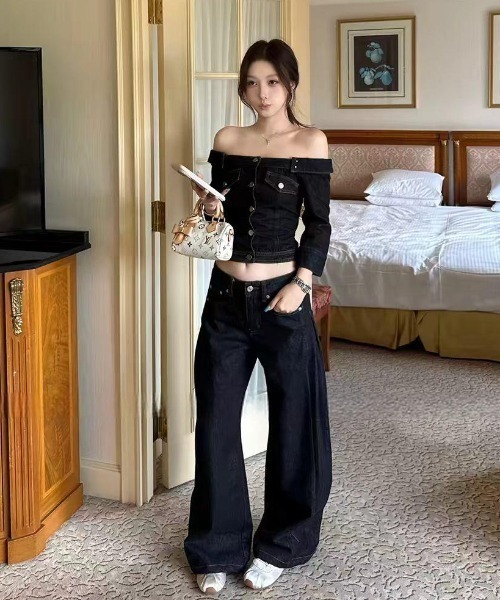 FAVORITO(ファヴォリート)の「デニムオフショルダートップスワイドパンツセットアップ(セットアップ・レディース・ダークブルー・M/L/S)」の7枚目の写真