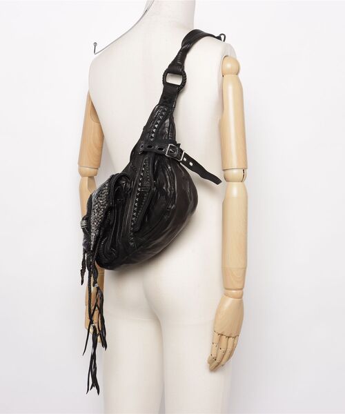 KMRii(ケムリ)の「KMRii/ケムリ/KB-Shoulder Scarface 02(ショルダーバッグ・メンズ・ブラック・F)」の5枚目の写真