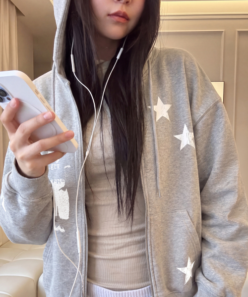GRAVER（グレーバー）の「[UNISEX]STAR3 ジップアップパーカー_4color（パーカー・レディース・ブラック/グレー・MEDIUM/LARGE）」の3枚目の写真