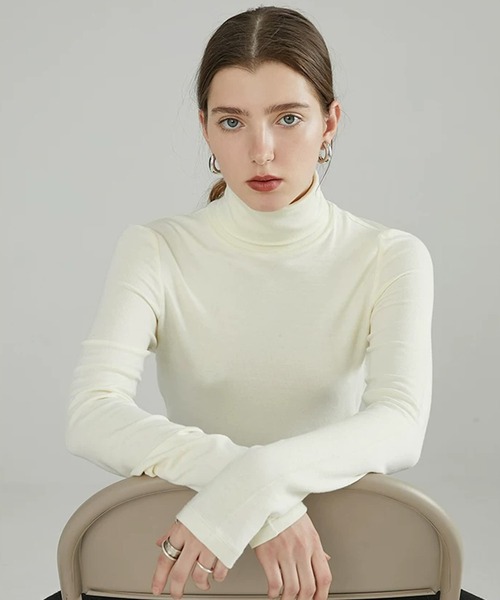 Fano Studios(ファノ ストゥディオズ)の「ベーシック タートルネック トップス FC19S121【Fano Studios】【2026AW】(Tシャツ/カットソー・レディース・ホワイト/ブラック・FREE)」の2枚目の写真