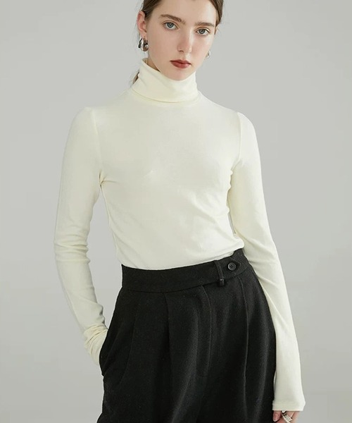 Fano Studios(ファノ ストゥディオズ)の「ベーシック タートルネック トップス FC19S121【Fano Studios】【2026AW】(Tシャツ/カットソー・レディース・ホワイト/ブラック・FREE)」の3枚目の写真