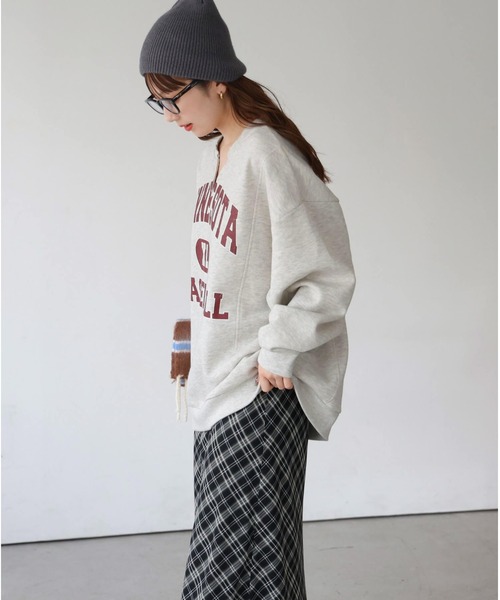 tiptop(ティップトップ)の「裏起毛カレッジキーネックプルオーバー(スウェット・レディース・ネイビー/グレー/ボルドー・FREE)」の6枚目の写真