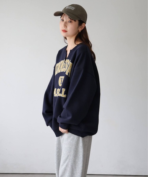 tiptop(ティップトップ)の「裏起毛カレッジキーネックプルオーバー(スウェット・レディース・ネイビー/グレー/ボルドー・FREE)」の19枚目の写真
