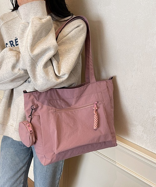 Alum'（アルム）の「ミニポーチ付き 2WAYナイロントートバッグ（トートバッグ・レディース・カーキ/オレンジ/ブラック/ピンク/ブルー・FREE）」の4枚目の写真