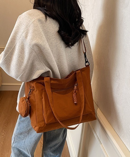Alum'（アルム）の「ミニポーチ付き 2WAYナイロントートバッグ（トートバッグ・レディース・カーキ/オレンジ/ブラック/ピンク/ブルー・FREE）」の5枚目の写真