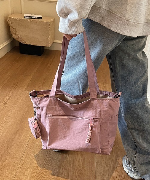 Alum'（アルム）の「ミニポーチ付き 2WAYナイロントートバッグ（トートバッグ・レディース・カーキ/オレンジ/ブラック/ピンク/ブルー・FREE）」の12枚目の写真