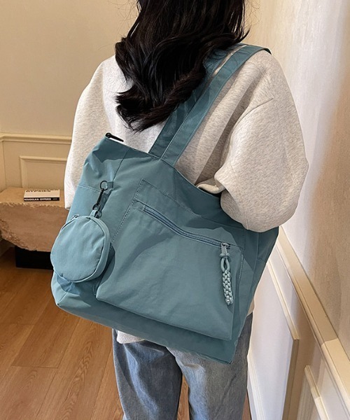 Alum'（アルム）の「ミニポーチ付き 2WAYナイロントートバッグ（トートバッグ・レディース・カーキ/オレンジ/ブラック/ピンク/ブルー・FREE）」の7枚目の写真