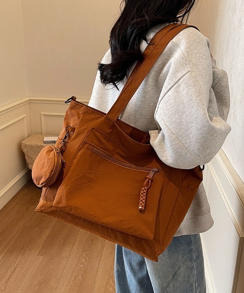 Alum'（アルム）の「ミニポーチ付き 2WAYナイロントートバッグ（トートバッグ・レディース・カーキ/オレンジ/ブラック/ピンク/ブルー・FREE）」の15枚目の写真