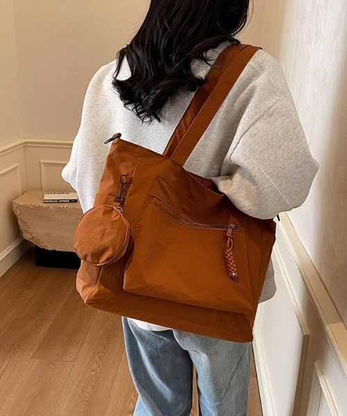 Alum'（アルム）の「ミニポーチ付き 2WAYナイロントートバッグ（トートバッグ・レディース・カーキ/オレンジ/ブラック/ピンク/ブルー・FREE）」の16枚目の写真