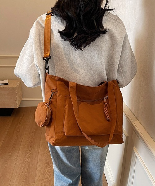 Alum'（アルム）の「ミニポーチ付き 2WAYナイロントートバッグ（トートバッグ・レディース・カーキ/オレンジ/ブラック/ピンク/ブルー・FREE）」の17枚目の写真
