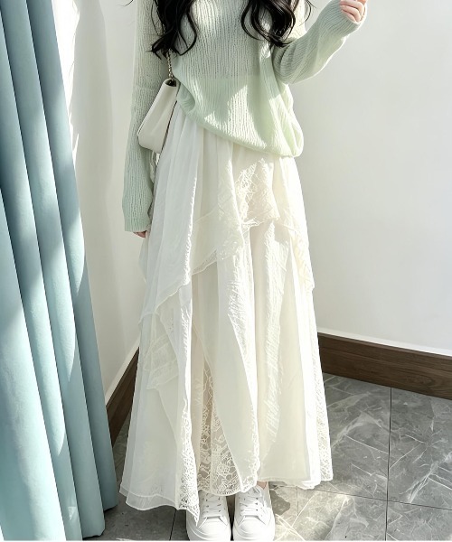 &soiree(アンドソワレ)の「異素材ドッキングアシンメトリーフレアスカート(スカート・レディース・ホワイト・SMALL/X-LARGE/LARGE/MEDIUM)」の2枚目の写真