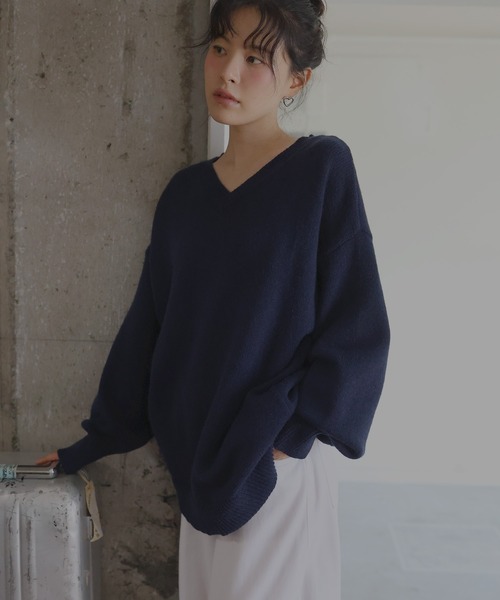 Mili affinity(ミリアフィニティー)の「Vネックオーバーサイズニット(ニット/セーター・レディース・アイボリー/ネイビー/グレー/レッド/ブラウン/ブラック・FREE)」の5枚目の写真