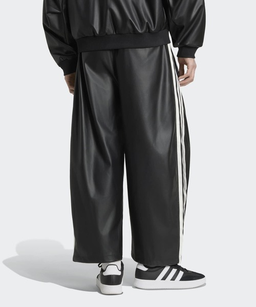 adidas(アディダス)の「スタジアム オーバーサイズフィット フェイクレザー フルレングス オープンヘム パンツ / アディダス adidas(その他パンツ・メンズ・ブラック×ホワイト・X-SMALL/X-LARGE/SMALL/MEDIUM/LARGE/3XL/XX-LARGE)」の2枚目の写真