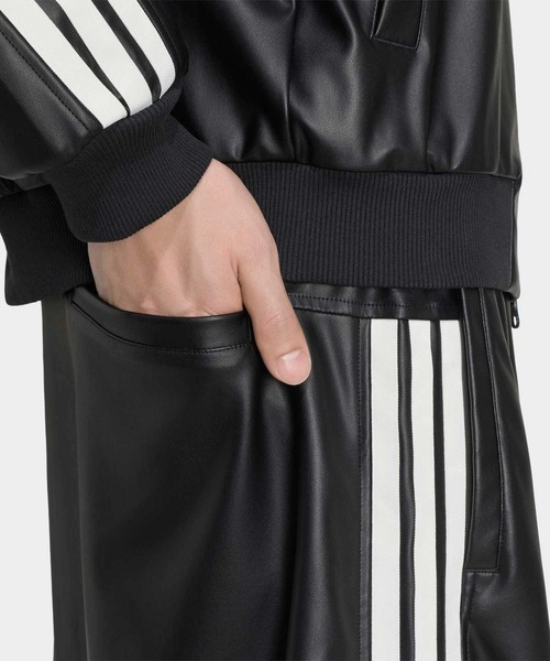 adidas(アディダス)の「スタジアム オーバーサイズフィット フェイクレザー フルレングス オープンヘム パンツ / アディダス adidas(その他パンツ・メンズ・ブラック×ホワイト・X-SMALL/X-LARGE/SMALL/MEDIUM/LARGE/3XL/XX-LARGE)」の4枚目の写真