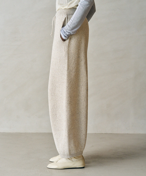 UNFIL(アンフィル)の「UNFIL アンフィル / woolen cotton & silk nep wool tweed-knit pants 混紡コットンシルクツイードニットパンツ / WXFL-UW126(その他パンツ・レディース・グレイッシュベージュ・1)」の2枚目の写真