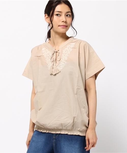 Live in comfort（リブインコンフォート）の「リブ　イン　コンフォート　コットン素材が心地よい華やか刺しゅうの大人プルオーバー　　（シャツ/ブラウス・レディース・ベージュ/キャメル/ネイビー・LARGE/X-LARGE/XX-LARGE/MEDIUM/SMALL）」の8枚目の写真