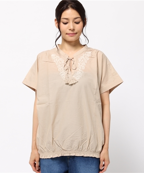 Live in comfort（リブインコンフォート）の「リブ　イン　コンフォート　コットン素材が心地よい華やか刺しゅうの大人プルオーバー　　（シャツ/ブラウス・レディース・ベージュ/キャメル/ネイビー・LARGE/X-LARGE/XX-LARGE/MEDIUM/SMALL）」の9枚目の写真