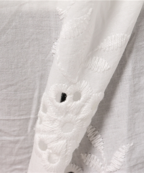 SLY(スライ)の「CUT WORK LACE GOWN(カーディガン/ボレロ・レディース・ブラック/ベージュ/オフホワイト・FREE)」の10枚目の写真