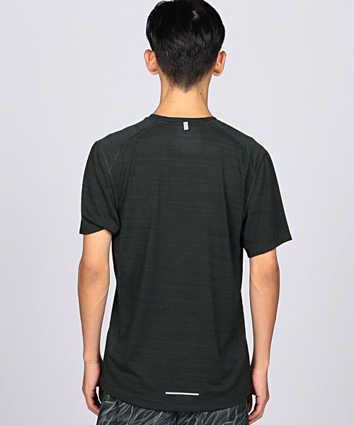 NIKE（ナイキ）の「NIKE（ナイキ） DRI-FIT クールマイラーS/S トップ（Tシャツ/カットソー・メンズ・ブラック・SMALL/X-LARGE/MEDIUM/LARGE）」の8枚目の写真