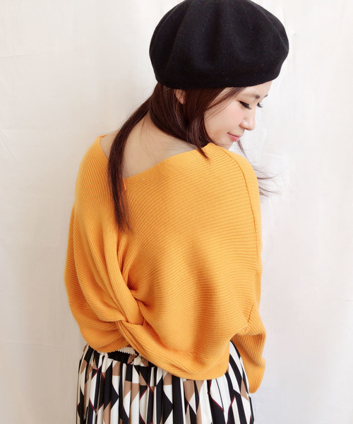 archives（アルシーヴ）の「BACKねじりVネックプルオーバー（ニット/セーター・レディース・イエロー/オフホワイト/グレー/レッド・MEDIUM）」の3枚目の写真