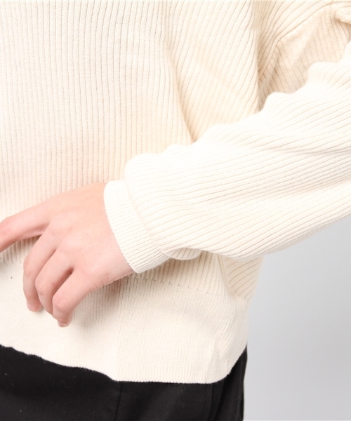 archives（アルシーヴ）の「BACKねじりVネックプルオーバー（ニット/セーター・レディース・イエロー/オフホワイト/グレー/レッド・MEDIUM）」の9枚目の写真