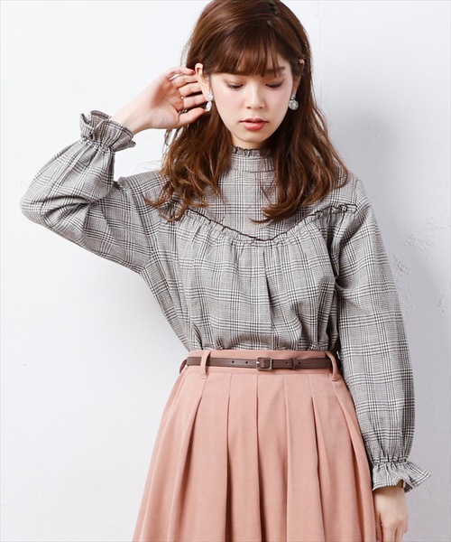 natural couture(ナチュラルクチュール)の「グレンチェック スタンドフリルブラウス(シャツ/ブラウス・レディース・オフホワイト/グレー/ベージュ・FREE)」の3枚目の写真