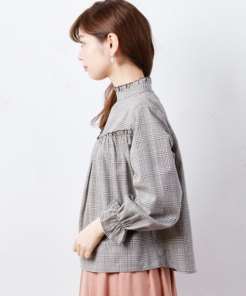 natural couture(ナチュラルクチュール)の「グレンチェック スタンドフリルブラウス(シャツ/ブラウス・レディース・オフホワイト/グレー/ベージュ・FREE)」の15枚目の写真