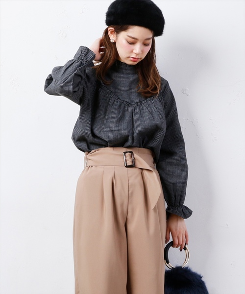 natural couture(ナチュラルクチュール)の「グレンチェック スタンドフリルブラウス(シャツ/ブラウス・レディース・オフホワイト/グレー/ベージュ・FREE)」の8枚目の写真