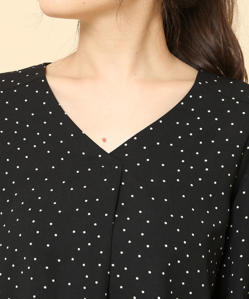 ROPE' PICNIC（ロペピクニック）の「ドットプリントVネックブラウス（シャツ/ブラウス・レディース・ブラック・36/38）」の6枚目の写真