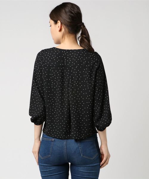 ROPE' PICNIC（ロペピクニック）の「ドットプリントVネックブラウス（シャツ/ブラウス・レディース・ブラック・36/38）」の2枚目の写真