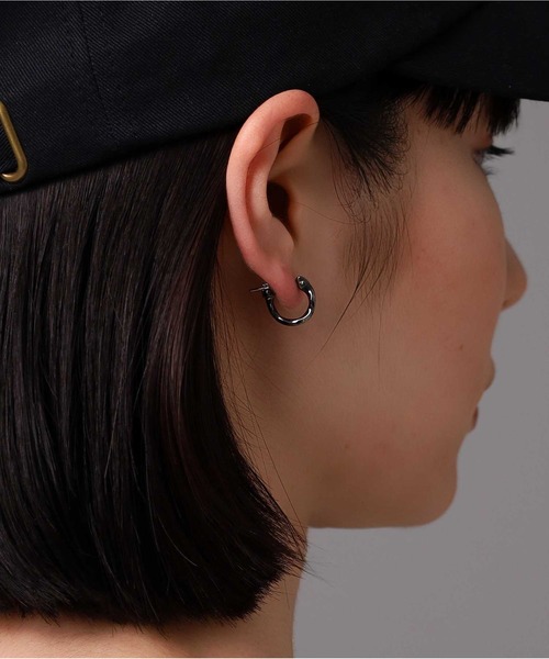 LION HEART（ライオンハート）の「“for Gift”クロッシングピアス（ツイスト）/シルバー925【LION HEART / ライオンハート】（ピアス（片耳用）・メンズ・シルバー系その他3/ブラック系その他3/ブラック系その他2/シルバー系その他2/ブラック系その他/シルバー系その他・L/M/S）」の18枚目の写真