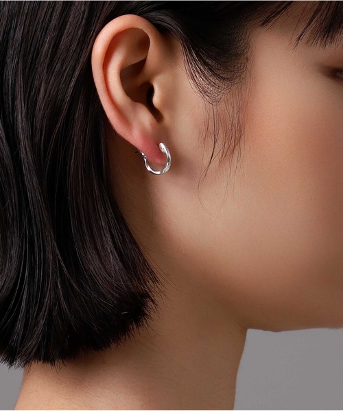 LION HEART（ライオンハート）の「“for Gift”クロッシングピアス（ツイスト）/シルバー925【LION HEART / ライオンハート】（ピアス（片耳用）・メンズ・シルバー系その他3/ブラック系その他3/ブラック系その他2/シルバー系その他2/ブラック系その他/シルバー系その他・L/M/S）」の16枚目の写真